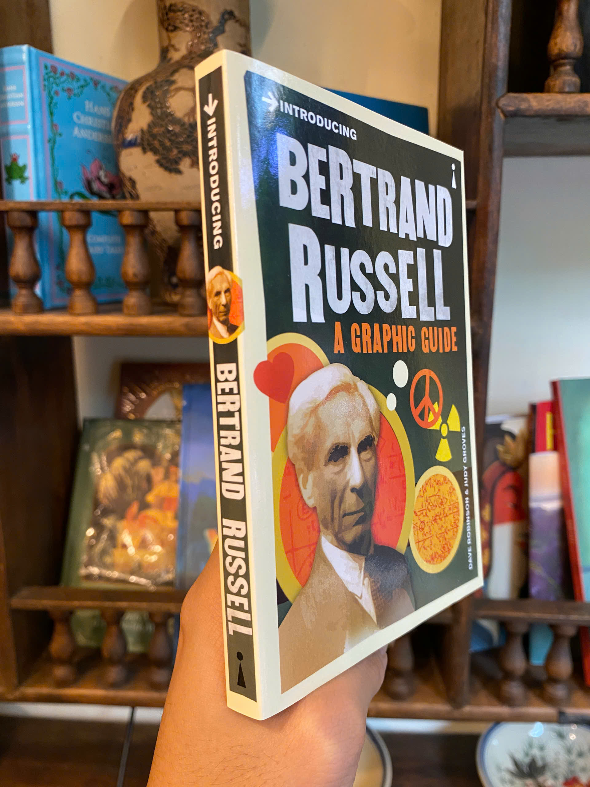 Sách - Introducing Bertrand Russell: A Graphic Guide by Dave Robinson | Philosophy Nonfiction