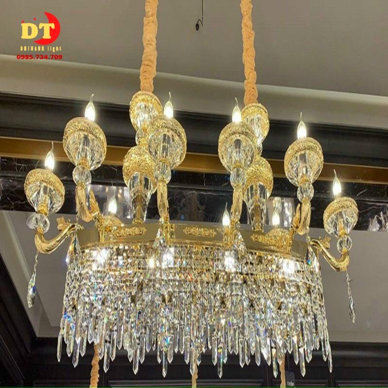 Đèn chùm thả nến dạng dài độc lạ cao cấp hiện đại DQM