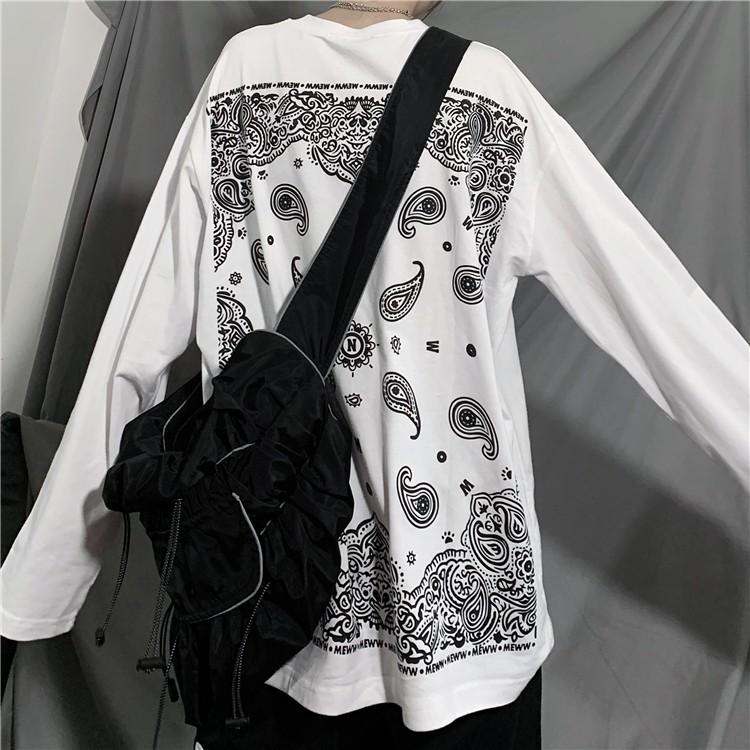 Áo thun ulzzang unisex đen trắng họa tiết back mới