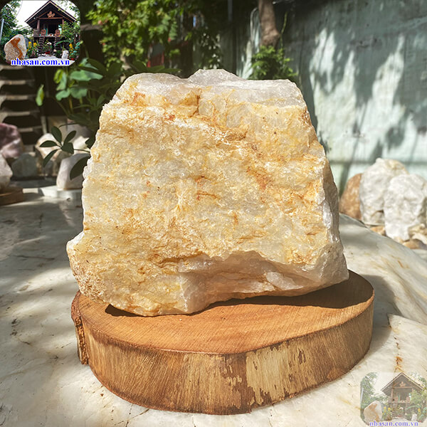 Đá thạch anh thô nguyên khối lột da trấn trạch - 7.5kg