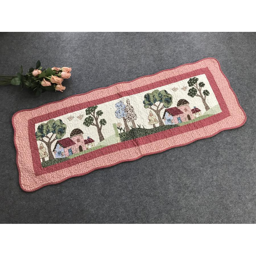 Thảm dài -Cây và nhà viền hồng - NEW - TDA06303