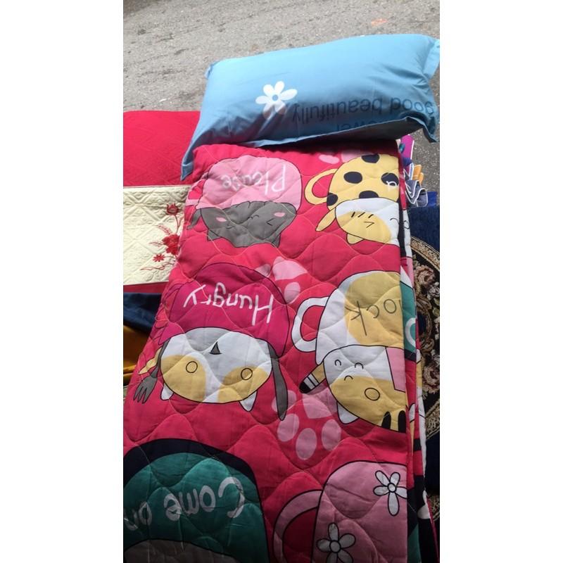 Chăn kèm 1 chiếc gối nằm cotton poly