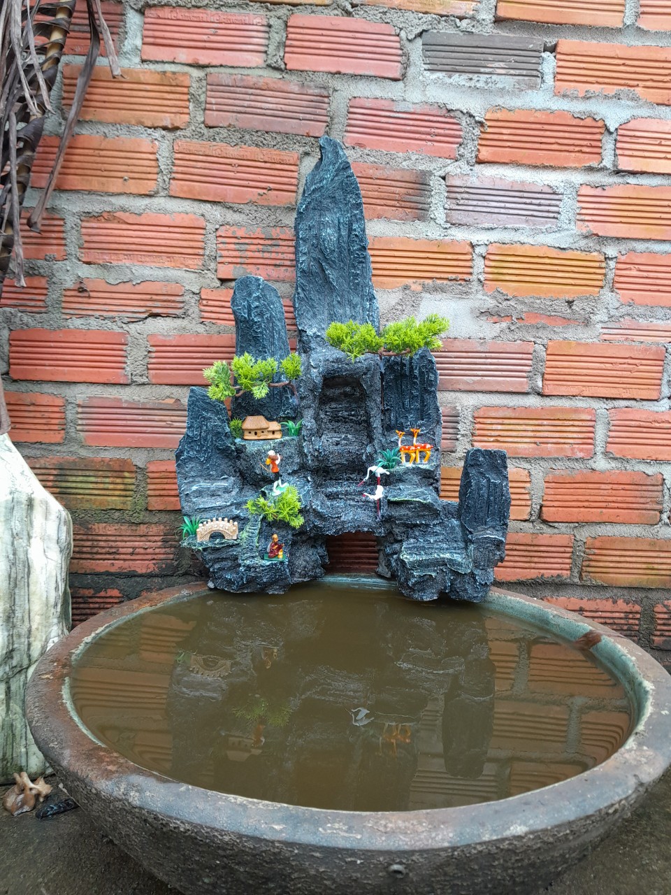 Hòn Non Bộ Hồ Cá Tặng Kèm Máy Bơm Thác Nước