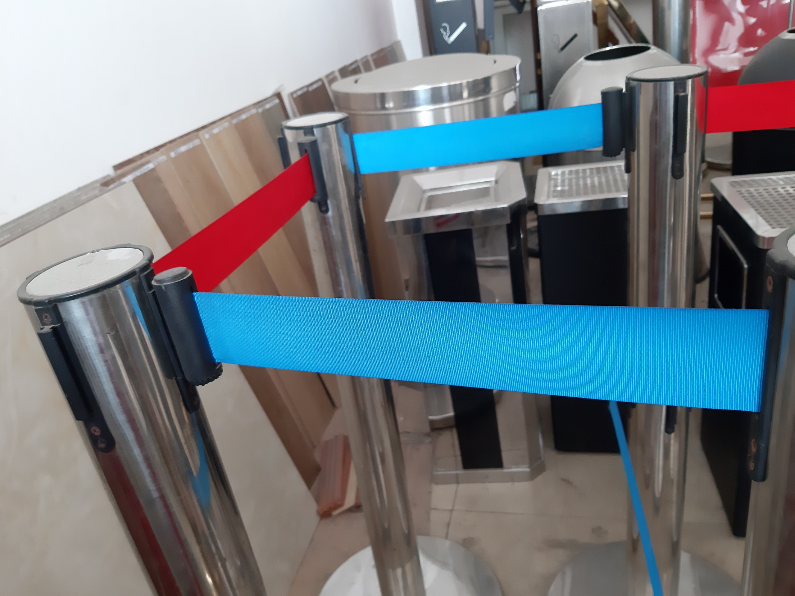 Cột chắn inox dây kéo 2m xanh