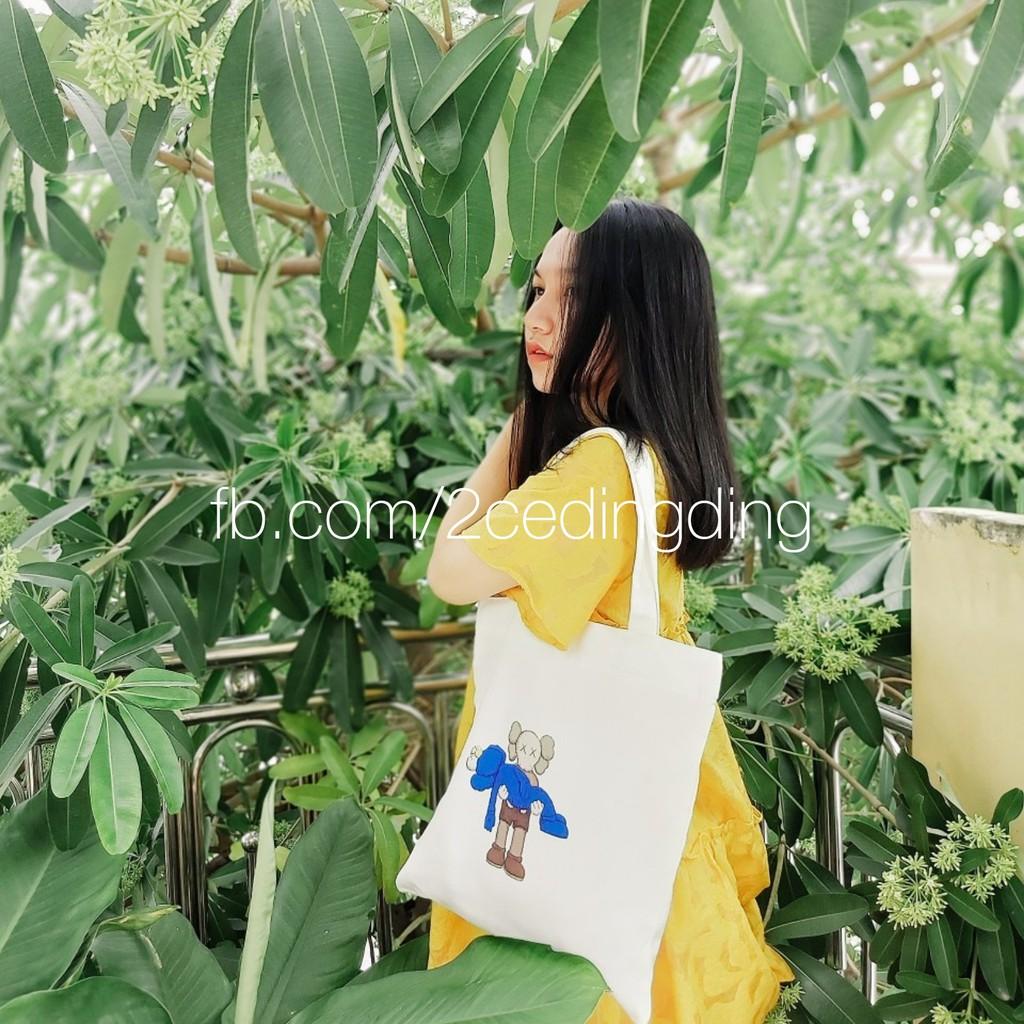 Túi Tote trắng KAWS_1