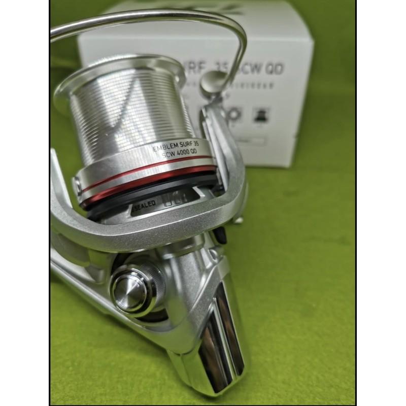 Máy câu Daiwa Emblem Surf 35 SCW QD