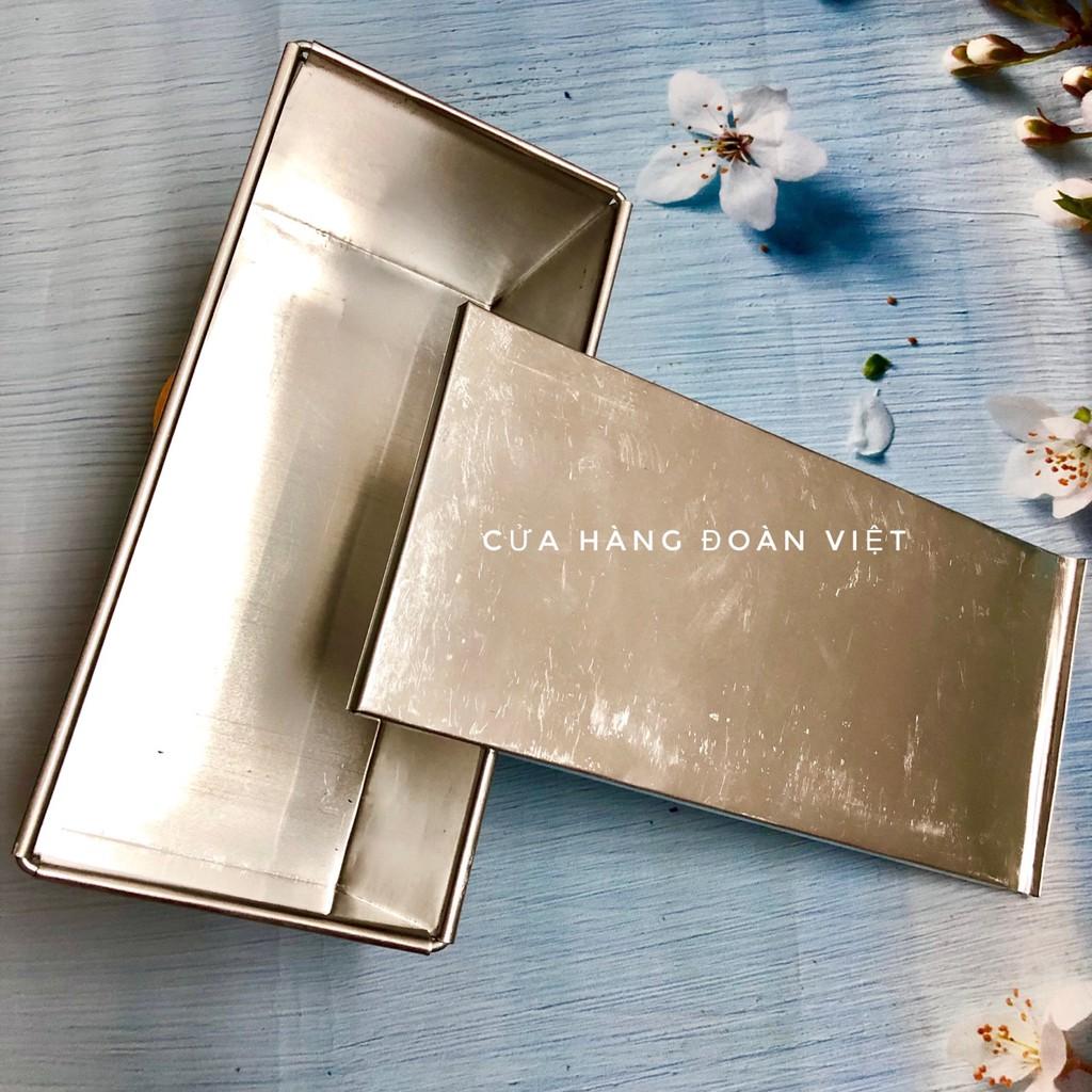 Khuôn Bánh Mì Gối, Bánh Mì Sandwich, Hoa Cúc với kt 11*11*25cm. Khuôn nhôm chữ nhật được gò thủ công. Dụng cụ làm bánh gia dụng nhà bếp phục vụ chuyên nghiệp