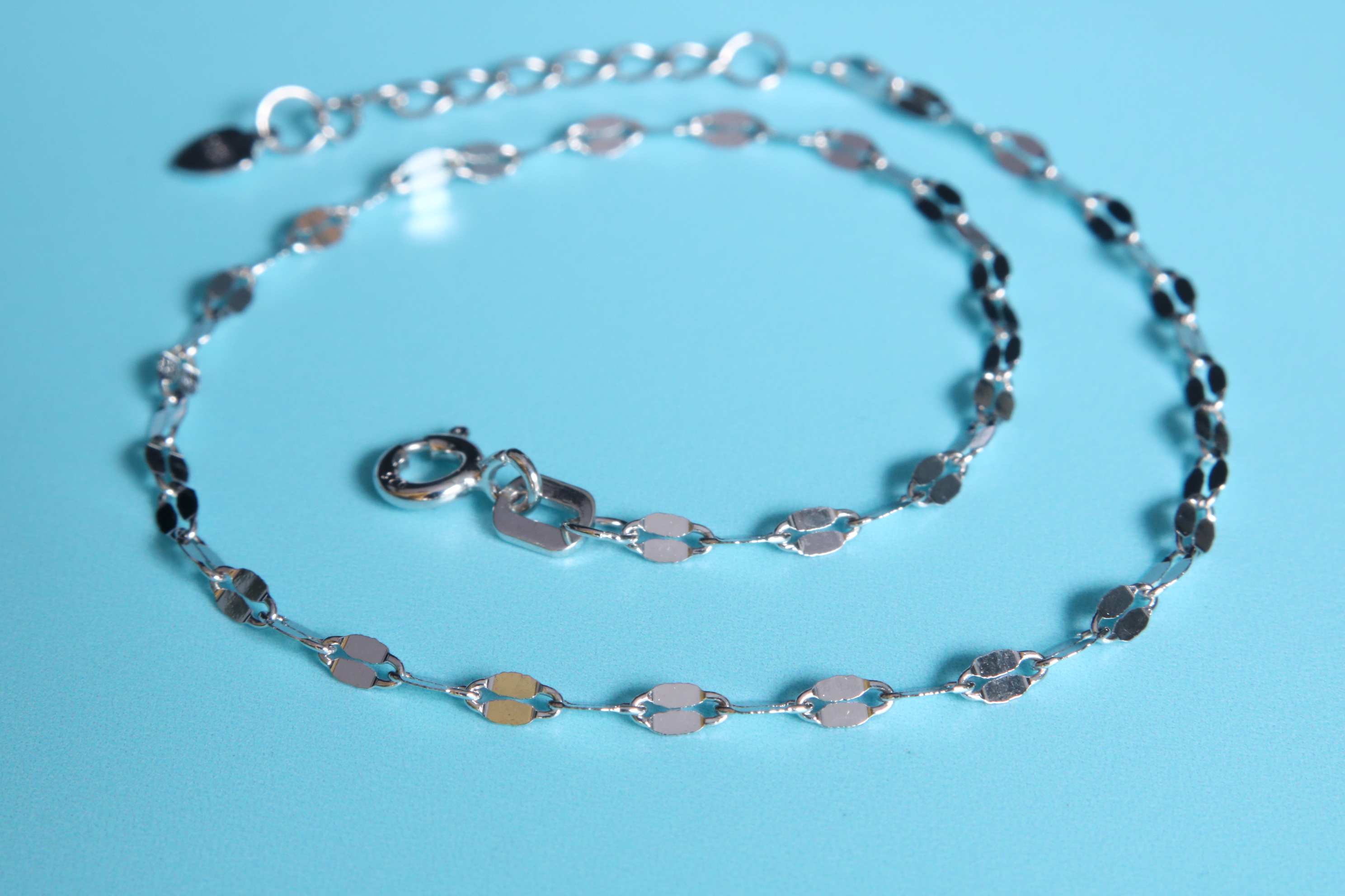 Lắc chân bạc nữ Jennifer Lucky