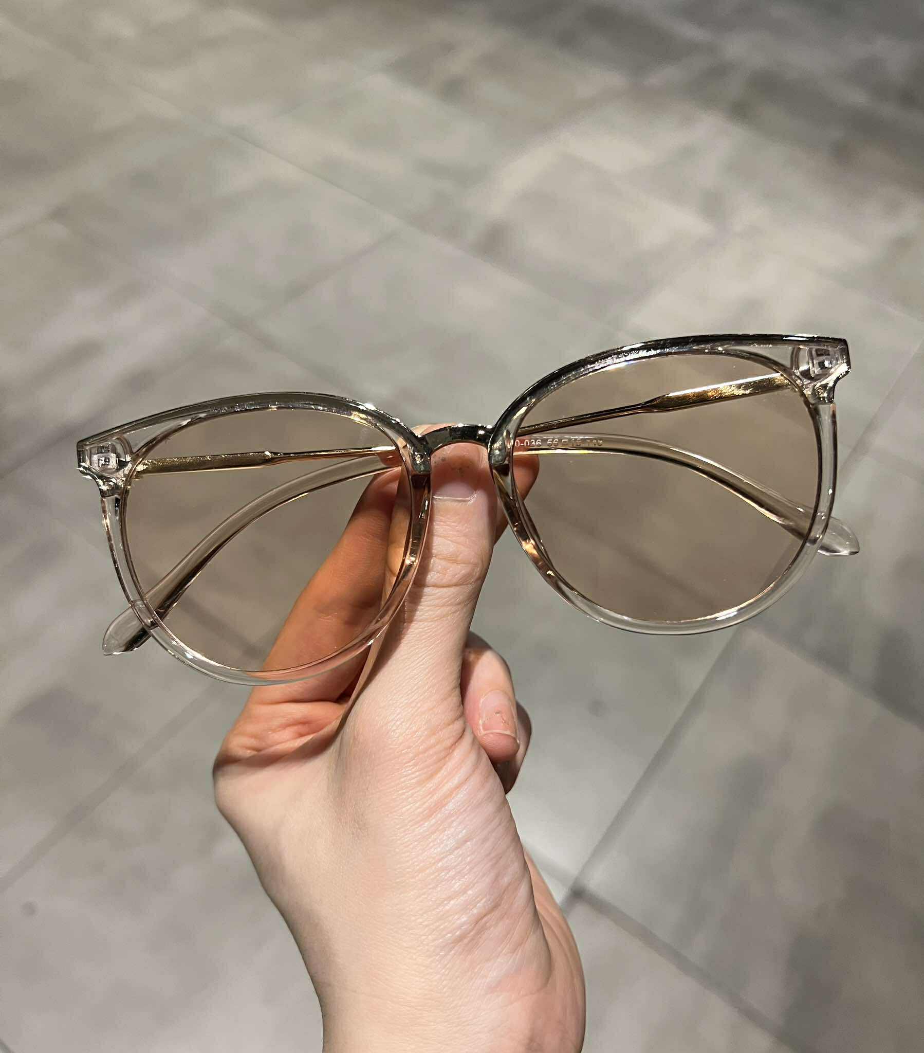 Kính rân màu Mắt mèo chất liệu kim loại nhẹ đi ngày đêm