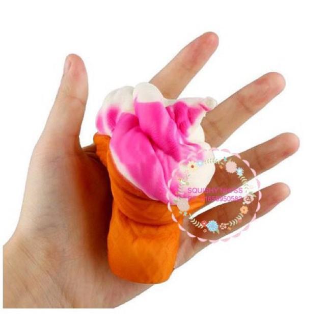 zSquishy kem ốc quế 18*7*6.5cm (kèm móc treo)t