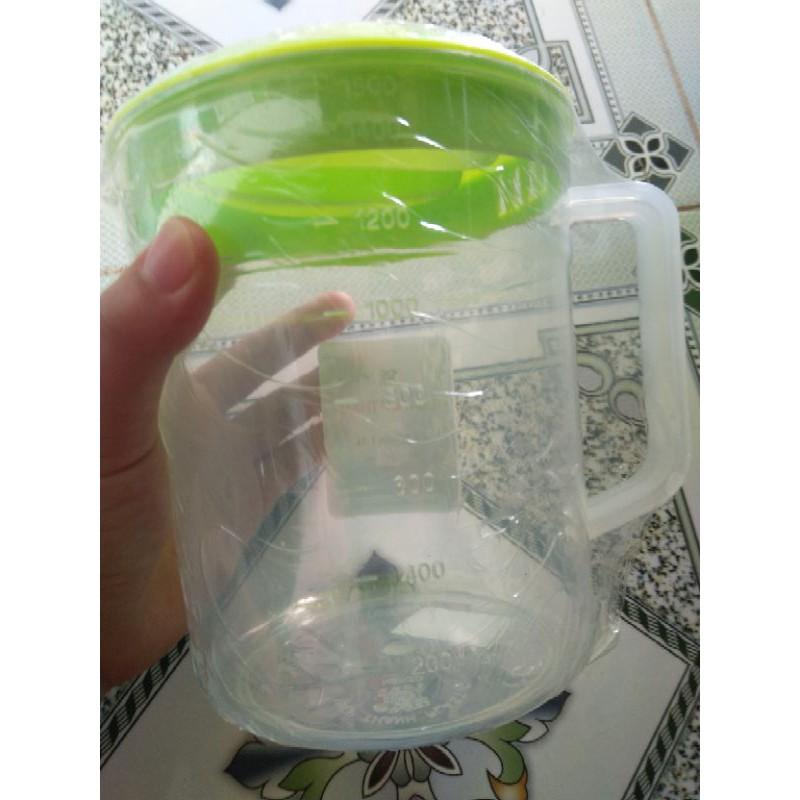 Ca nhựa đựng nước có vạch chia ml