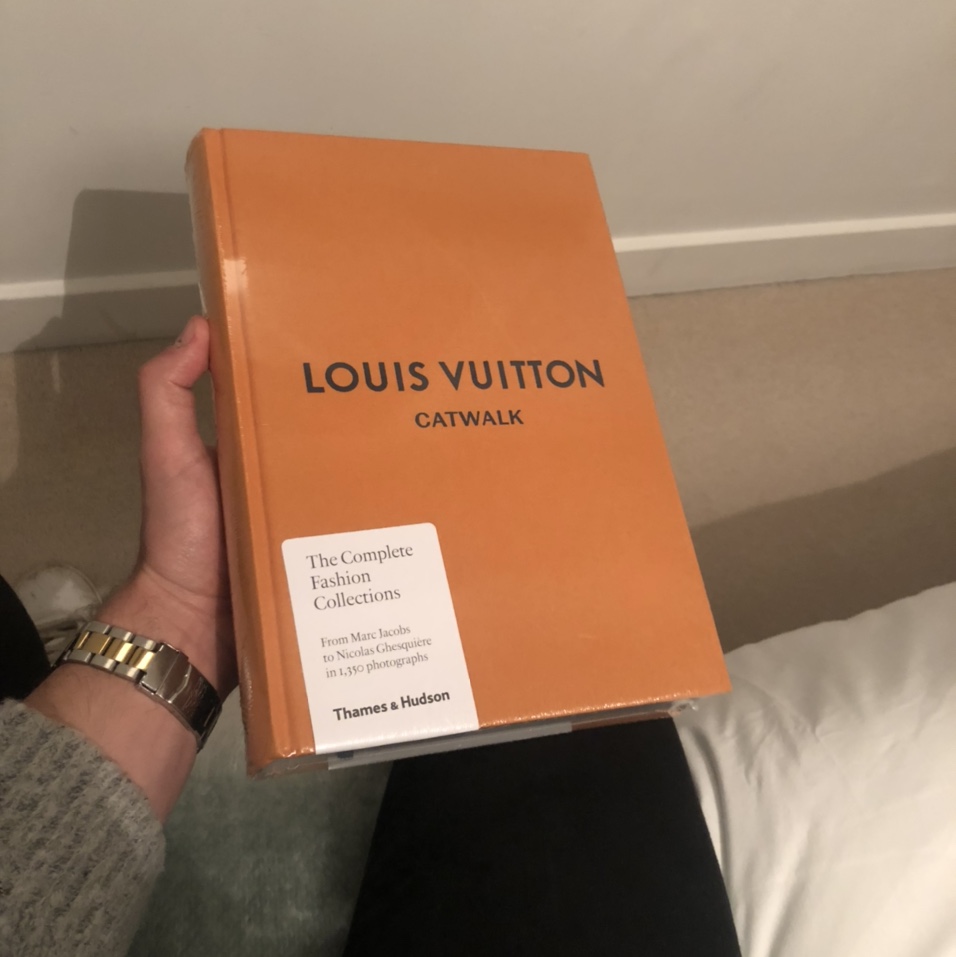 Sách Ngoại Văn - Louis Vuitton Catwalk : The Complete Fashion Collections