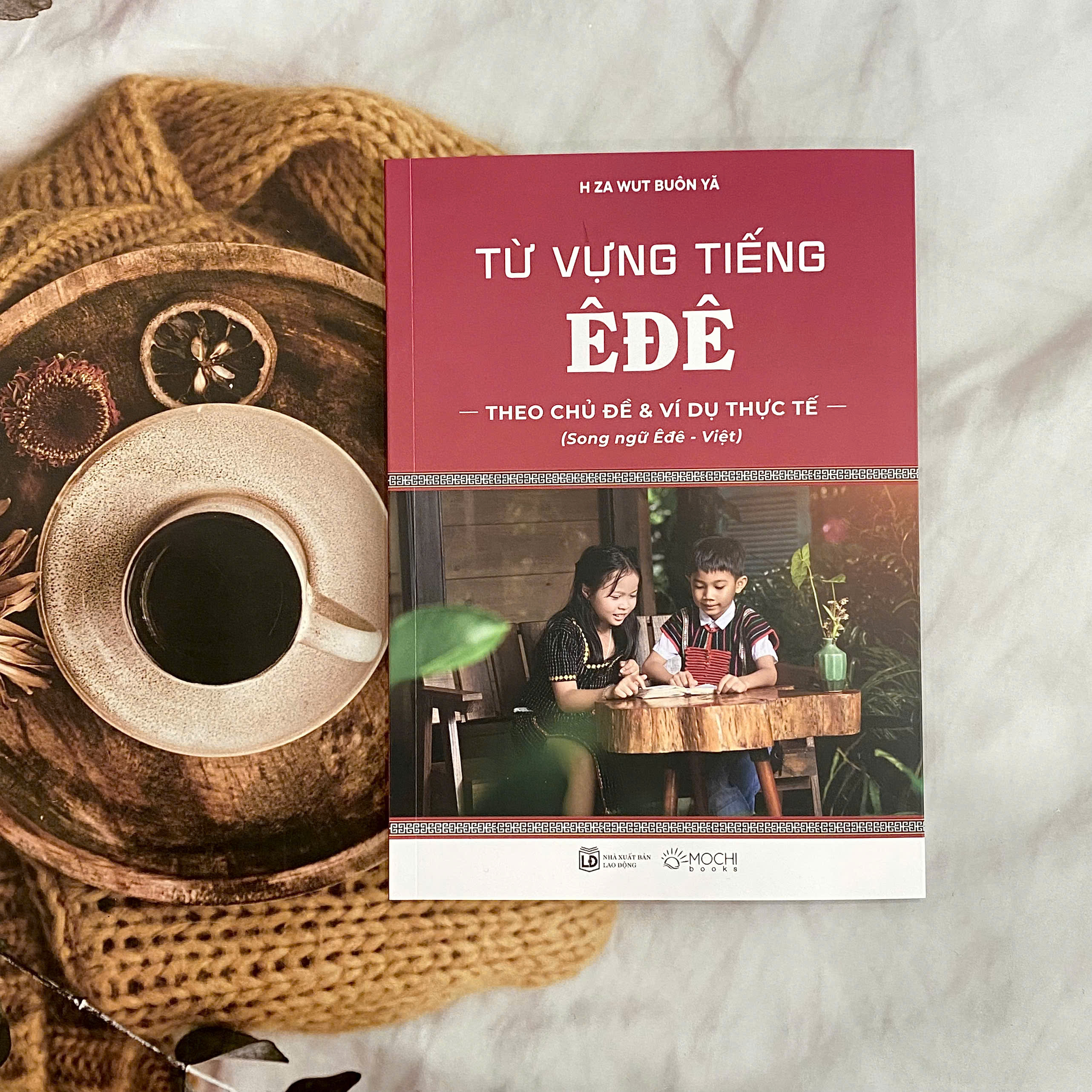 COMBO 2 cuốn: Từ vựng tiếng Êđê theo chủ đề và ví dụ thực tế (Song ngữ Êđê - Việt) + Tự học tiếng Êđê qua các tình huống