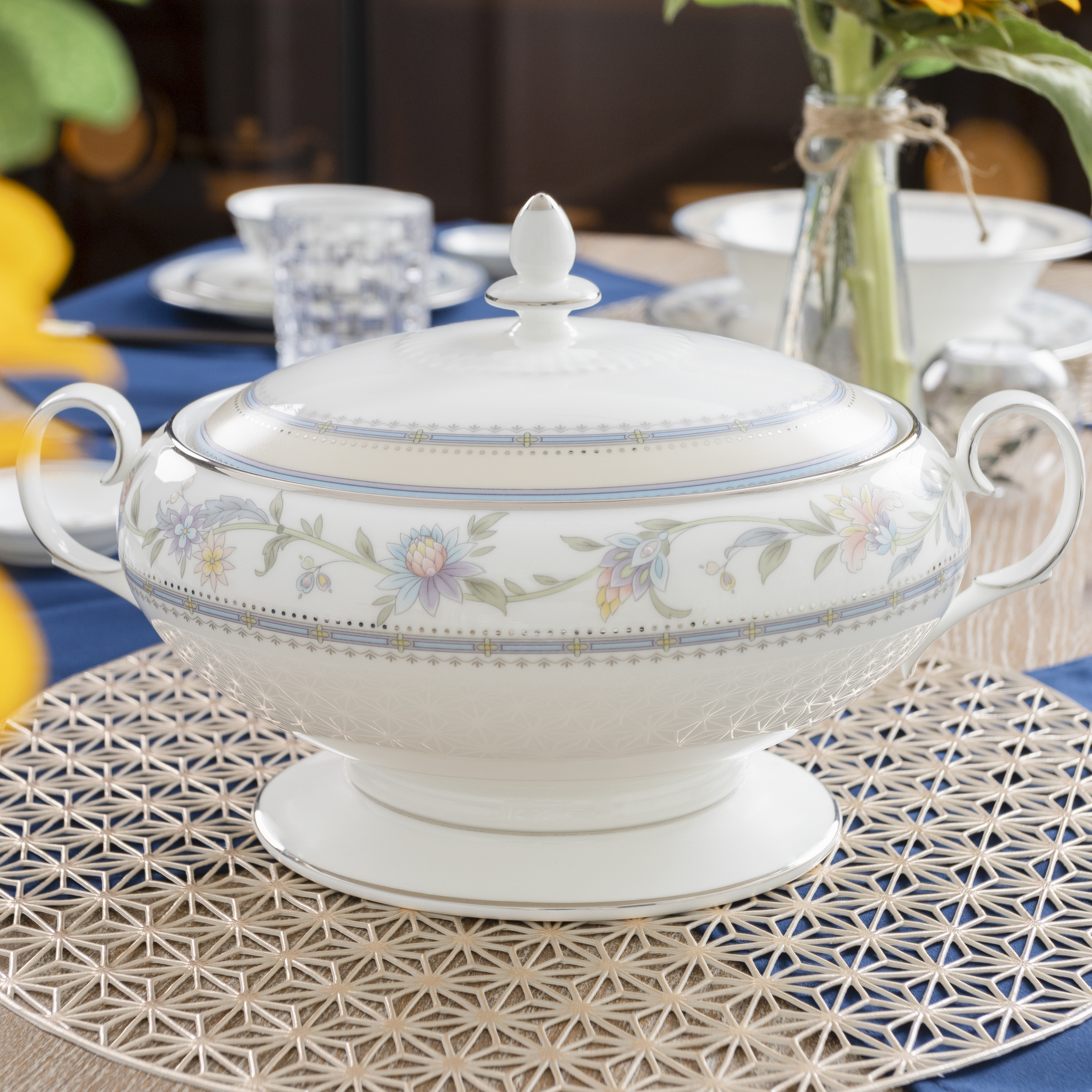 Bộ Bàn Ăn Châu Á Cơ Bản 22 Món Noritake dòng Jardin Fleuri Sứ xương cao cấp (4910L - D022AB)