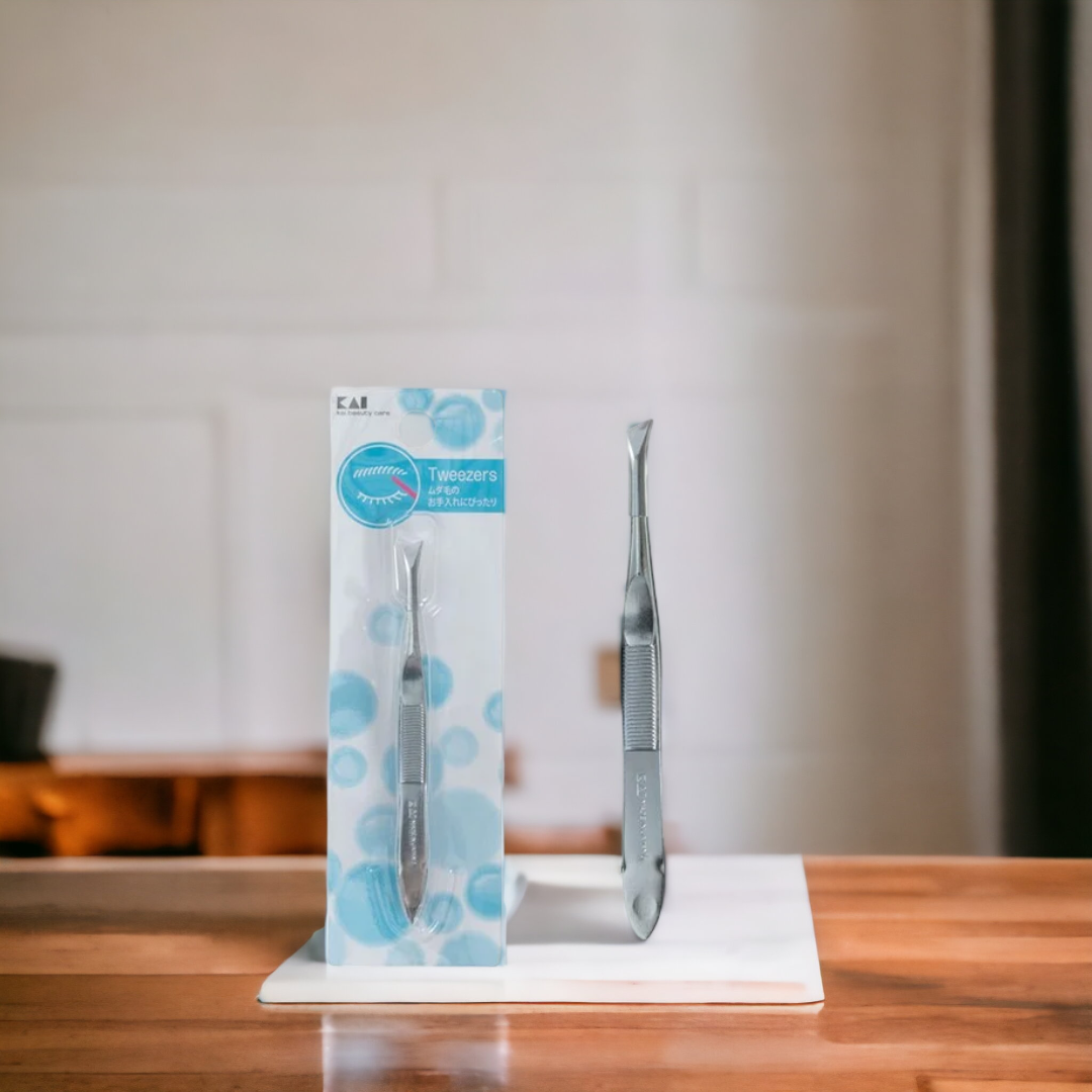 Nhíp Nhổ Lông Mày Bằng Thép Kai Tweezers HL0401