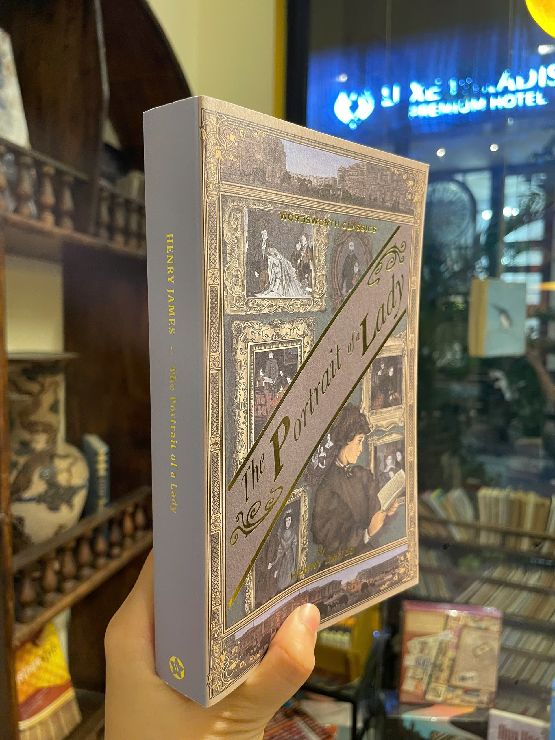 Sách - The Potrait of a Lady by Henry James - Classics/Fiction/Literature book in English