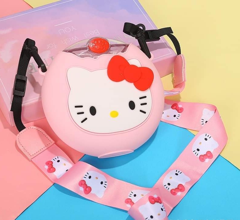 BÌNH NƯỚC HELLO KITTY CÓ DÂY ĐEO