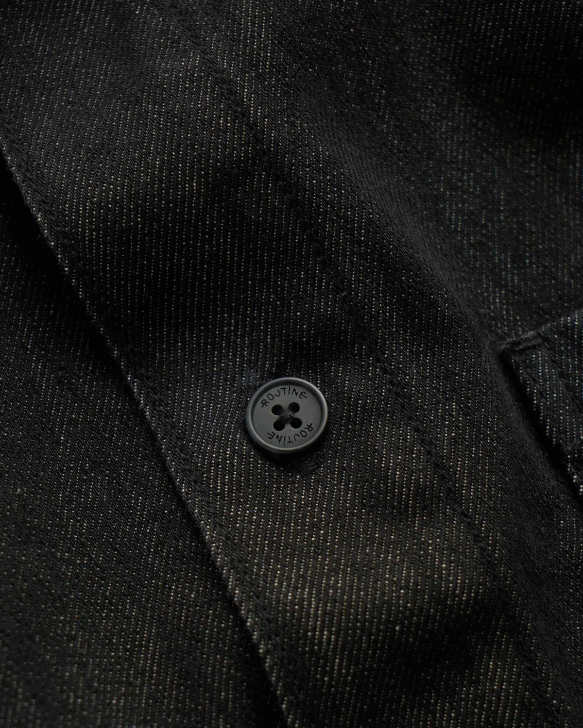 Áo sơ mi denim nam nhãn trang trí loose - RT 10S25DSH003 | ROUTINE CÀ MAU