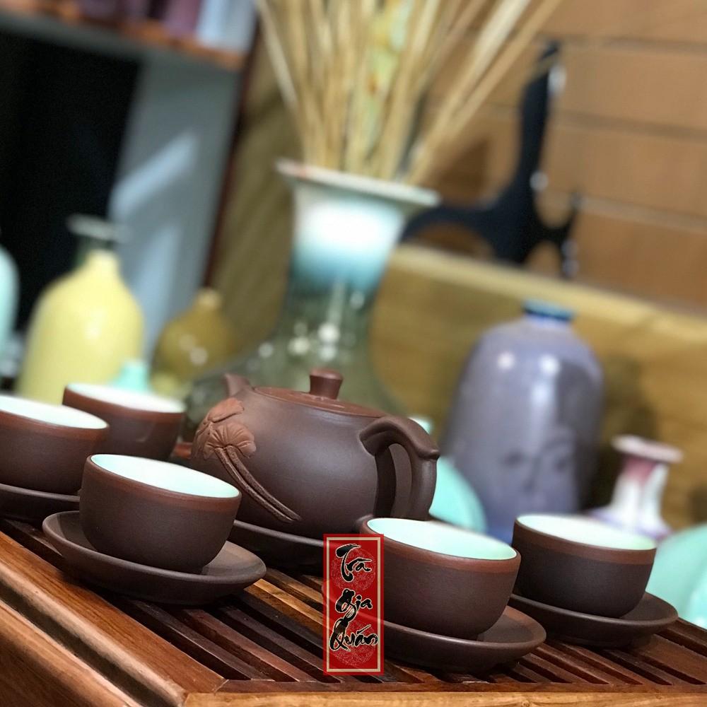 Bộ Ấm Chén Trà Đạo Tử Sa Bát Tràng Đắp Nổi Hoa Sen Dáng Sư Cầu Dung Tích 230ml AVMT 64