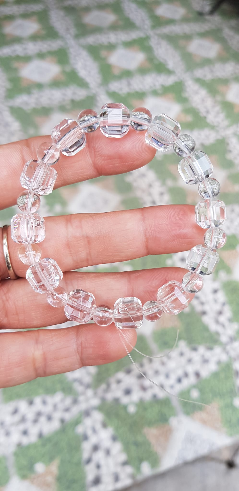 Vòng tay phong thuỷ nữ đá thạch anh trắng trong tự nhiên kiểu vuông giác tròn Size hạt vuông 10mm hạt tròn nhỏ 6mm Nữ mệnh kim mệnh Thủy đeo hợp may mắn tốt sức khoẻ công việc ạ