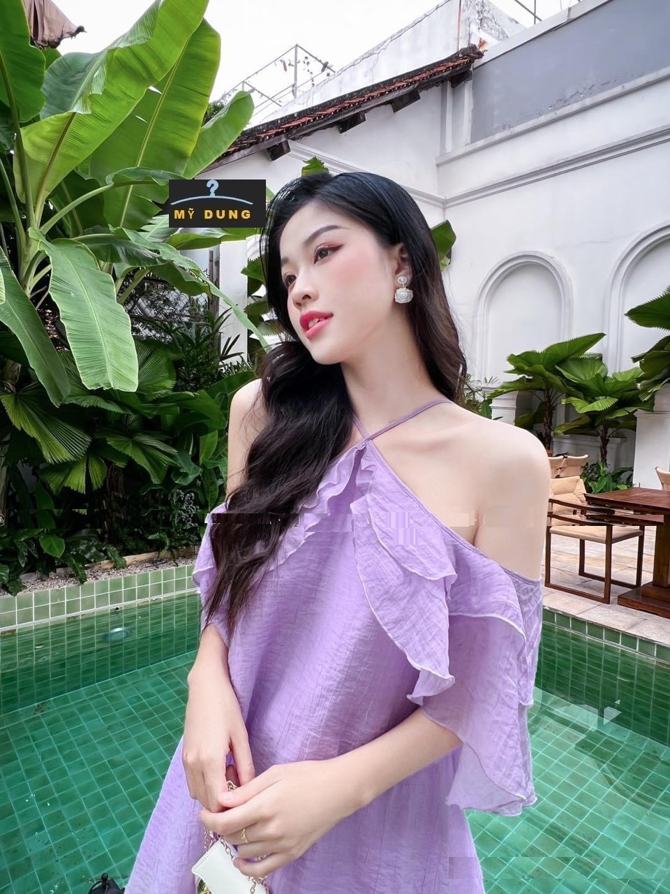 XINH QUÁ -VỚI EM ĐẦM SUÔNG CỔ YẾM, RỚT VAI BÈO CỔ- NHẸ NHÀNG, NGỌT NGÀO, CHẤT HẾT NHỮNG BẠN TRÒN TRÒN, BẦU BÌ CŨNG BON CHEN ĐƯỢC NHÉ- HÀNG THIẾT KẾ LOẠI 1