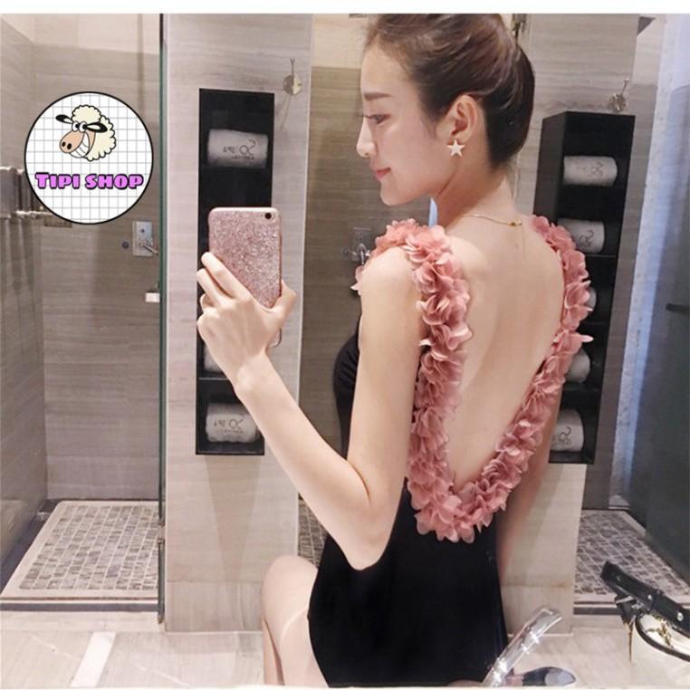 Bikini đi biển khoét lưng cánh hoa