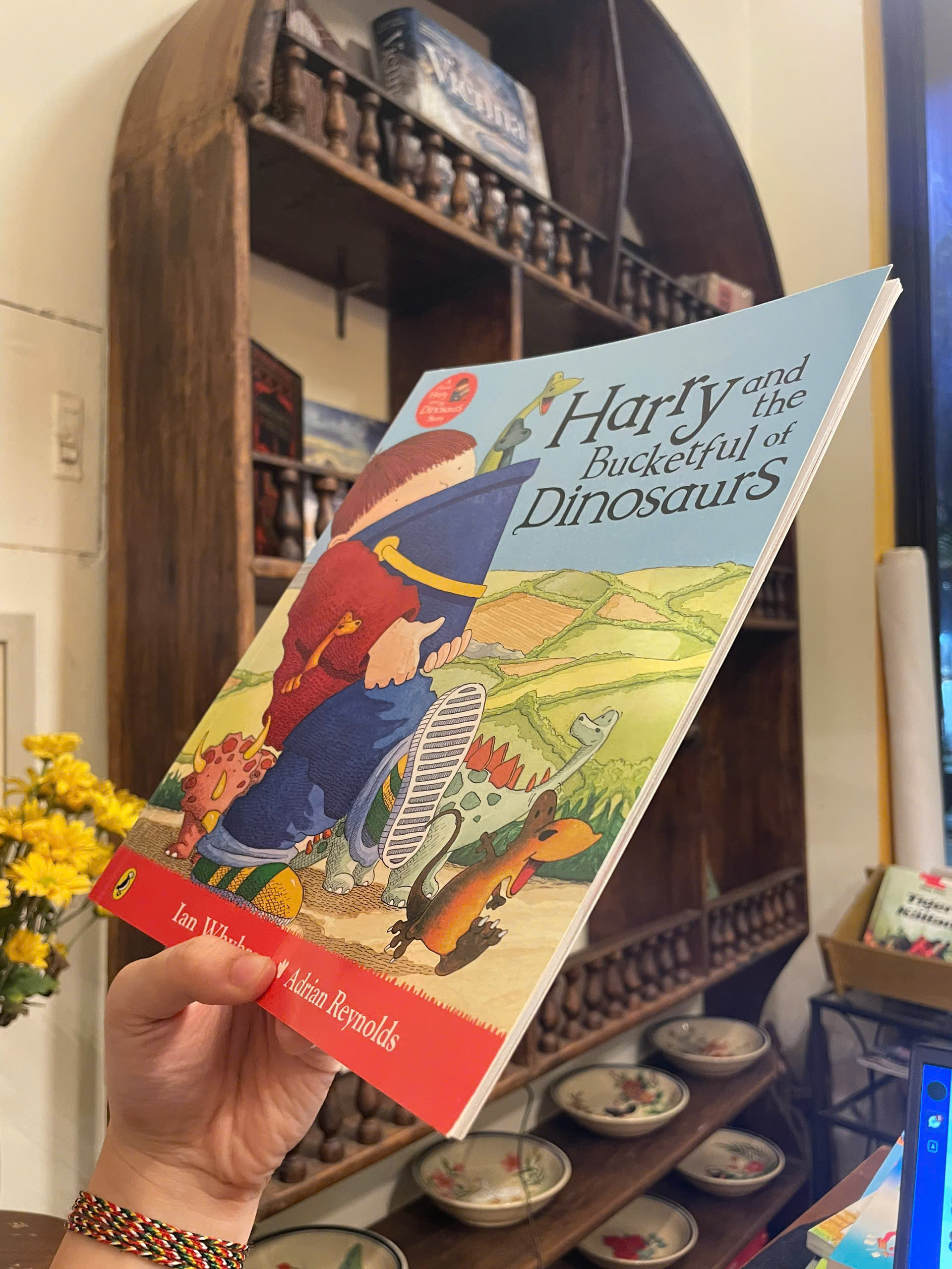 Sách - Harry and the Bucketful of Dinosaurs by Ian Whybrow - English Books / Children's Books