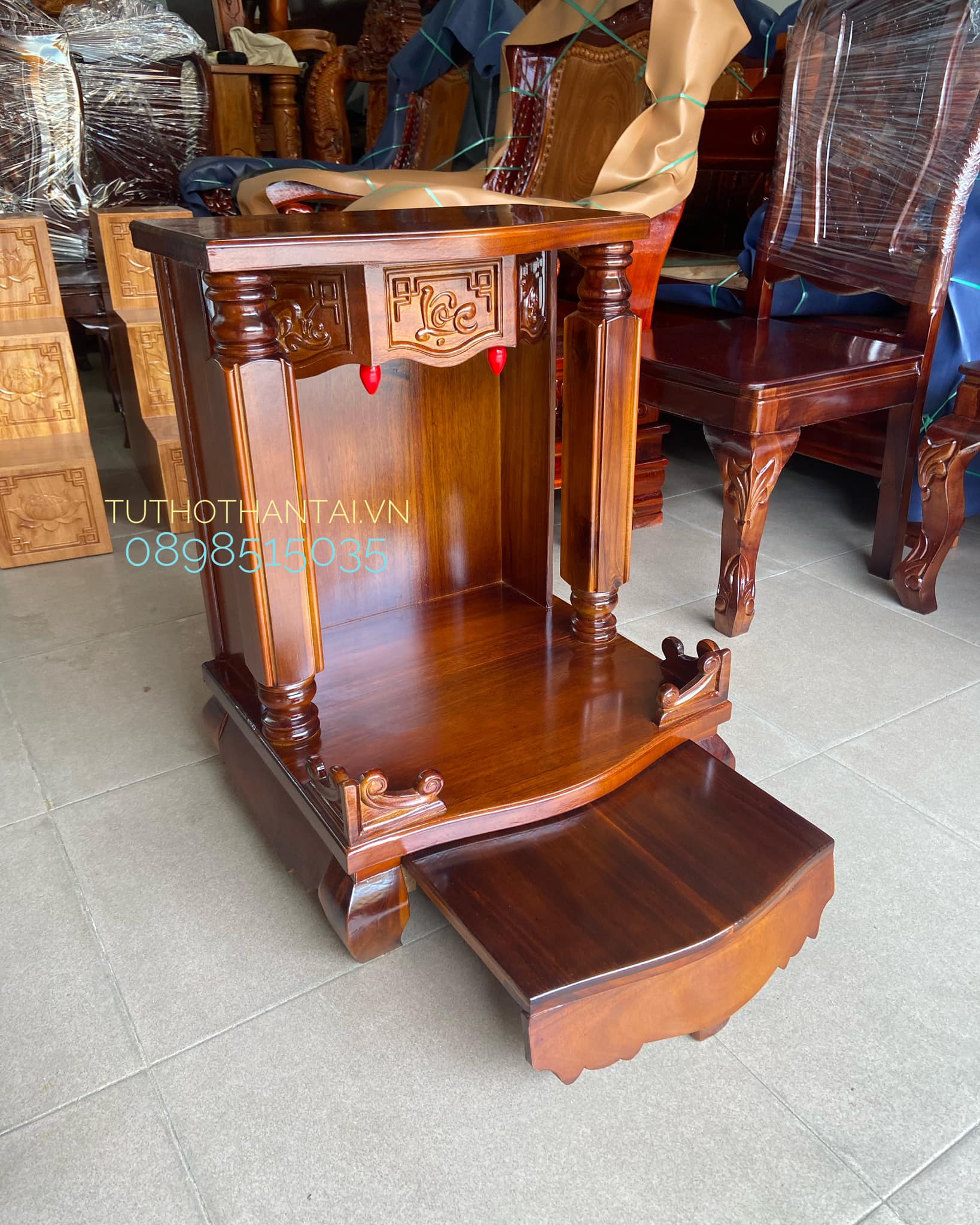 Bàn thờ thần tài gỗ Tràm cột vuông 48CM X 68CM
