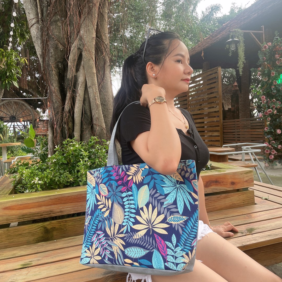 Túi xách vải bố canvas, thiết kế thời trang in hình họa tiết, đựng được giấy tờ A4