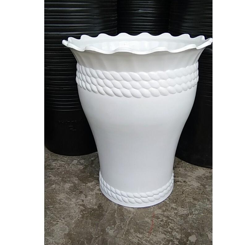 Chậu trồng cây hoa lục bình cao
