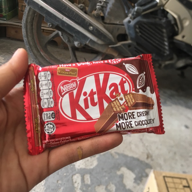 Hộp 24 Thanh Chocolate KitKat 4F Thanh 35g