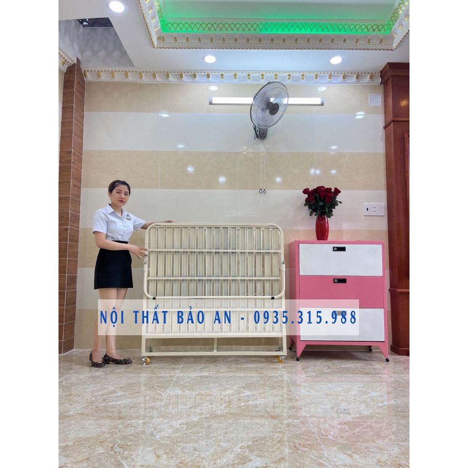 Giường sắt xếp di động có bánh xe 1m2