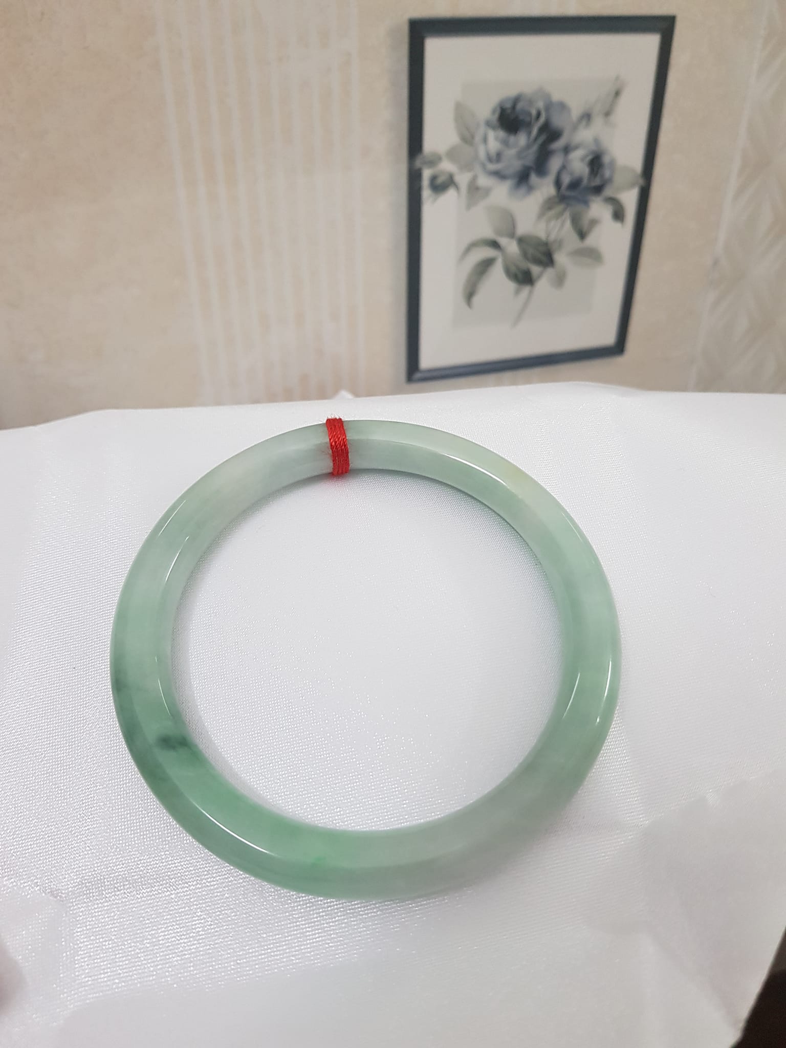 Vòng cẩm thạch Xanh Ngọc Mơ Đẹp 58mm x Dầy 8mm Chất liệu 100% đá cẩm thạch tự nhiên Màu xanh ngọc mơ nhẹ nhẹ bóng đẹp sang nữ 56kg - 68kg đeo đẹp ạ