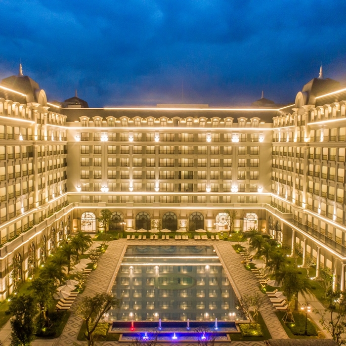 Gói 3N2Đ Vinpearl VinHolidays Fiesta 4* Phú Quốc - 02 Bữa Buffet Sáng, 01 Ngày Vui Chơi VinWonders Hoặc Vườn Thú Safari, Hồ Bơi Lớn, Khách Sạn Nằm Trong Quần Thể Grand World