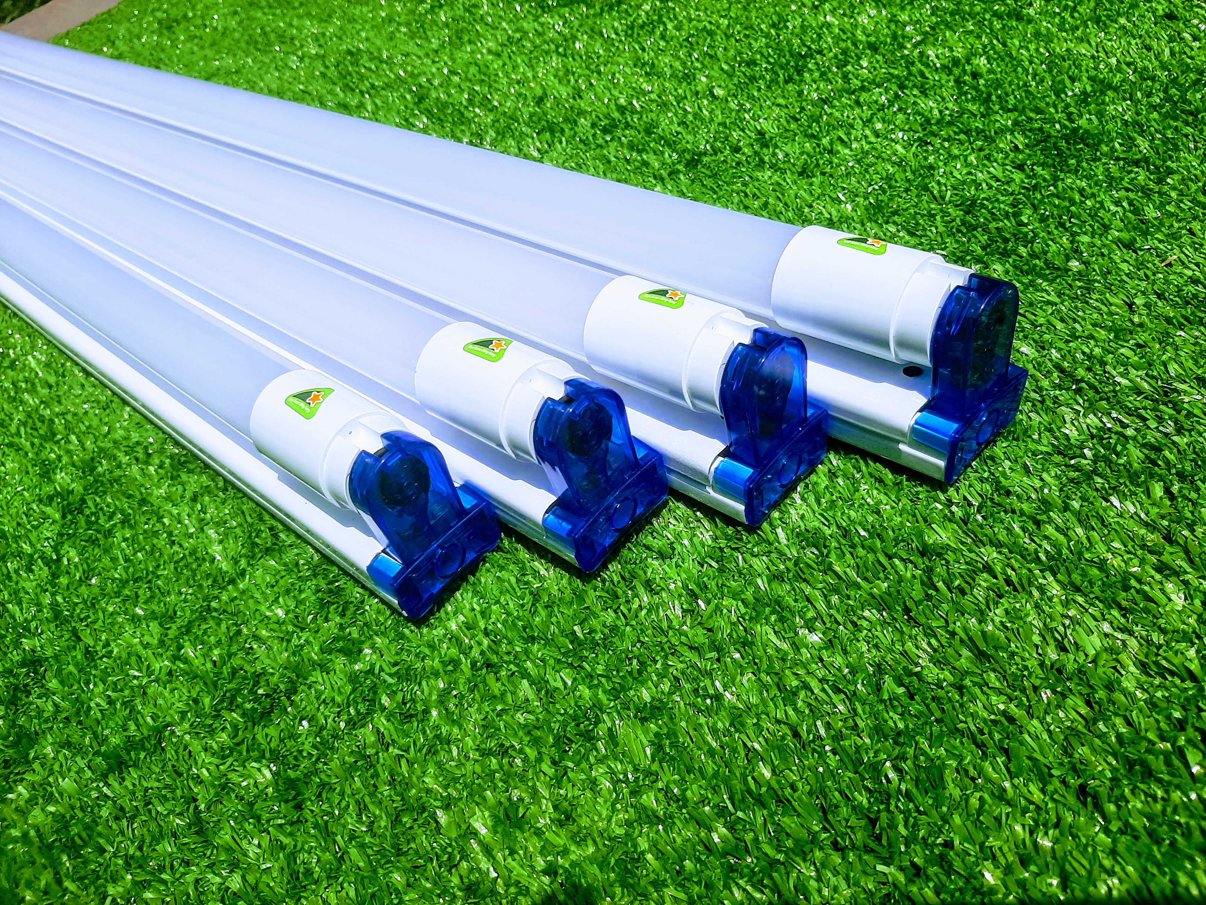 Combo 4 Bộ Đèn Led Tuýp Nhựa 1m2 Nano 20W Ánh Sáng Trắng 6500K Bao Gồm Bóng & Máng