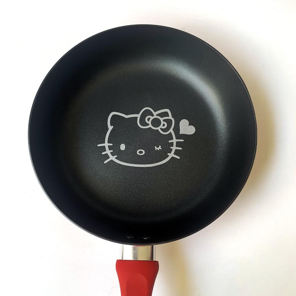 Chảo chống dính nhập khẩu cao cấp Hello Kitty màu đỏ/ hồng size 20cm, 22cm, 24 cm