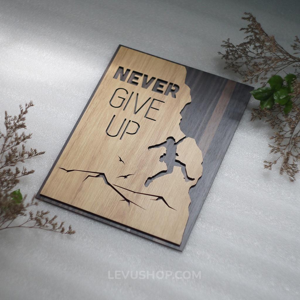 Tranh slogan tiếng anh LEVU EN01 “Never Give Up”