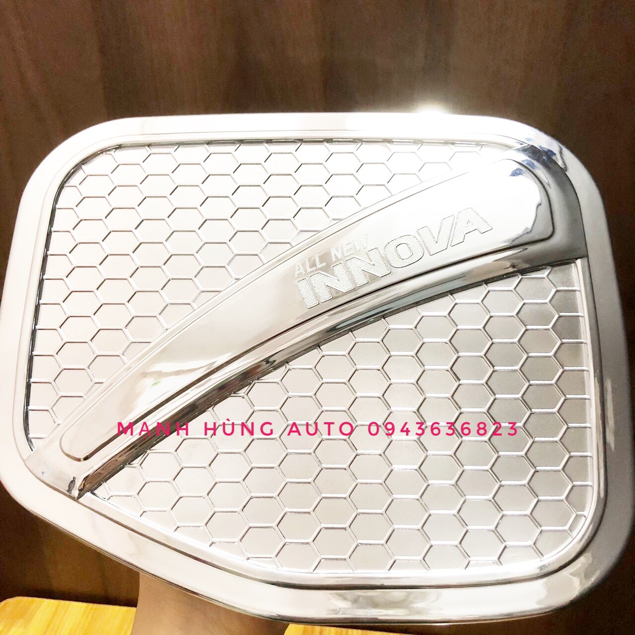 Ốp Nắp Bình Xăng INNOVA 2020-2021 Mạ Crom