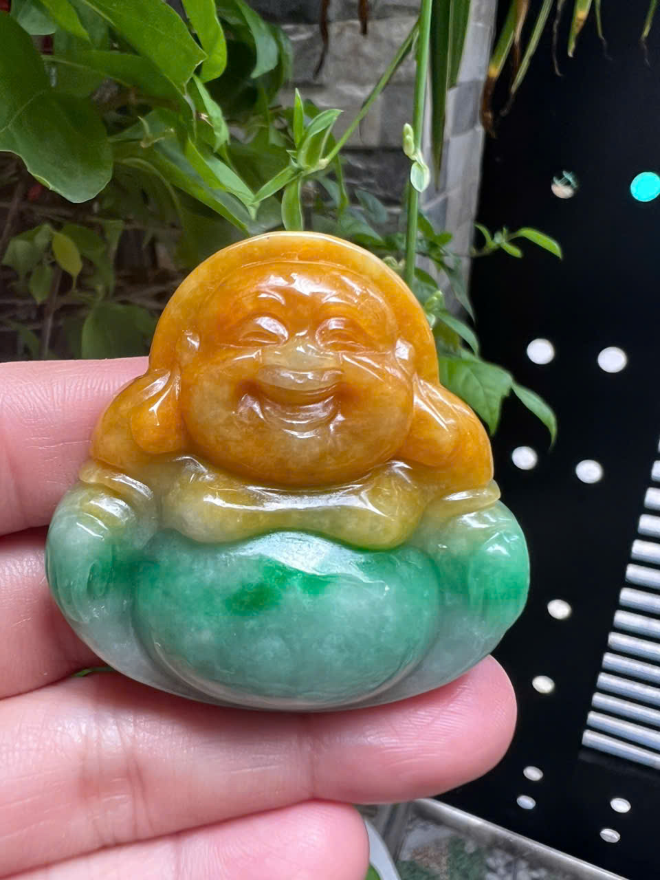 Mặt dây chuyền Phật Di Lặc Cẩm Thạch Vàng Xanh tự nhiên mới đẹp Kt Cao 49mm Ngang 49mm Dầy 12mm Nam Nữ về bọc vàng lên đeo tốt đẹp ạ