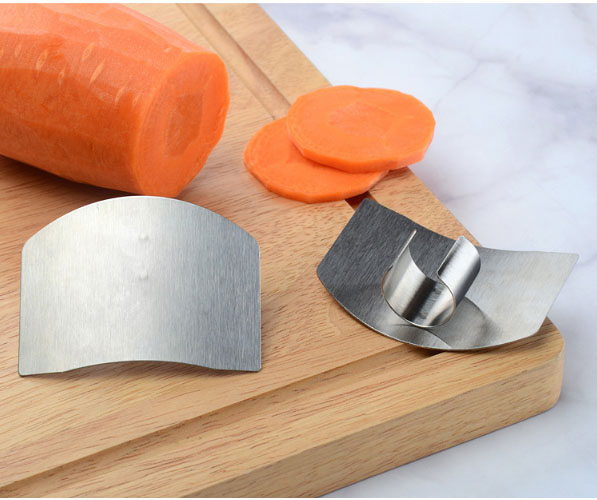 Dụng cụ bảo vệ ngón tay khi cắt thái thực phẩm/Miếng inox xỏ ngón tránh cắt vào tay