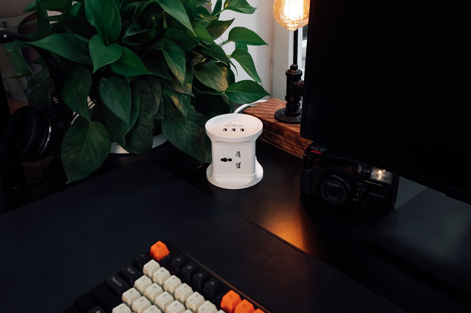 Ô cắm điện đa năng UPGEN T1 ERGOHOME có 3 cổng sạc USB cho điện thoại, 4 ổ cắm chịu tải 2500W, dây điện dài 2.5m, An Toàn, Chống Cháy, Chống Giật, BH 12 tháng