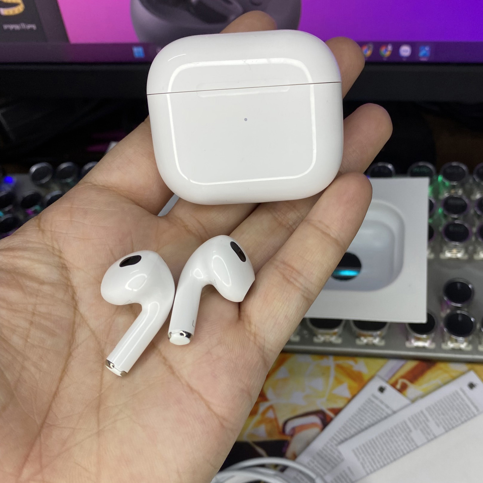 Tai nghe bluetooth Airpods 3 Rep 1:1 2023 dung lượng pin 350mAh, định vị, đổi tên, thao tác chạm cảm ứng,Xạc không dây - IOV