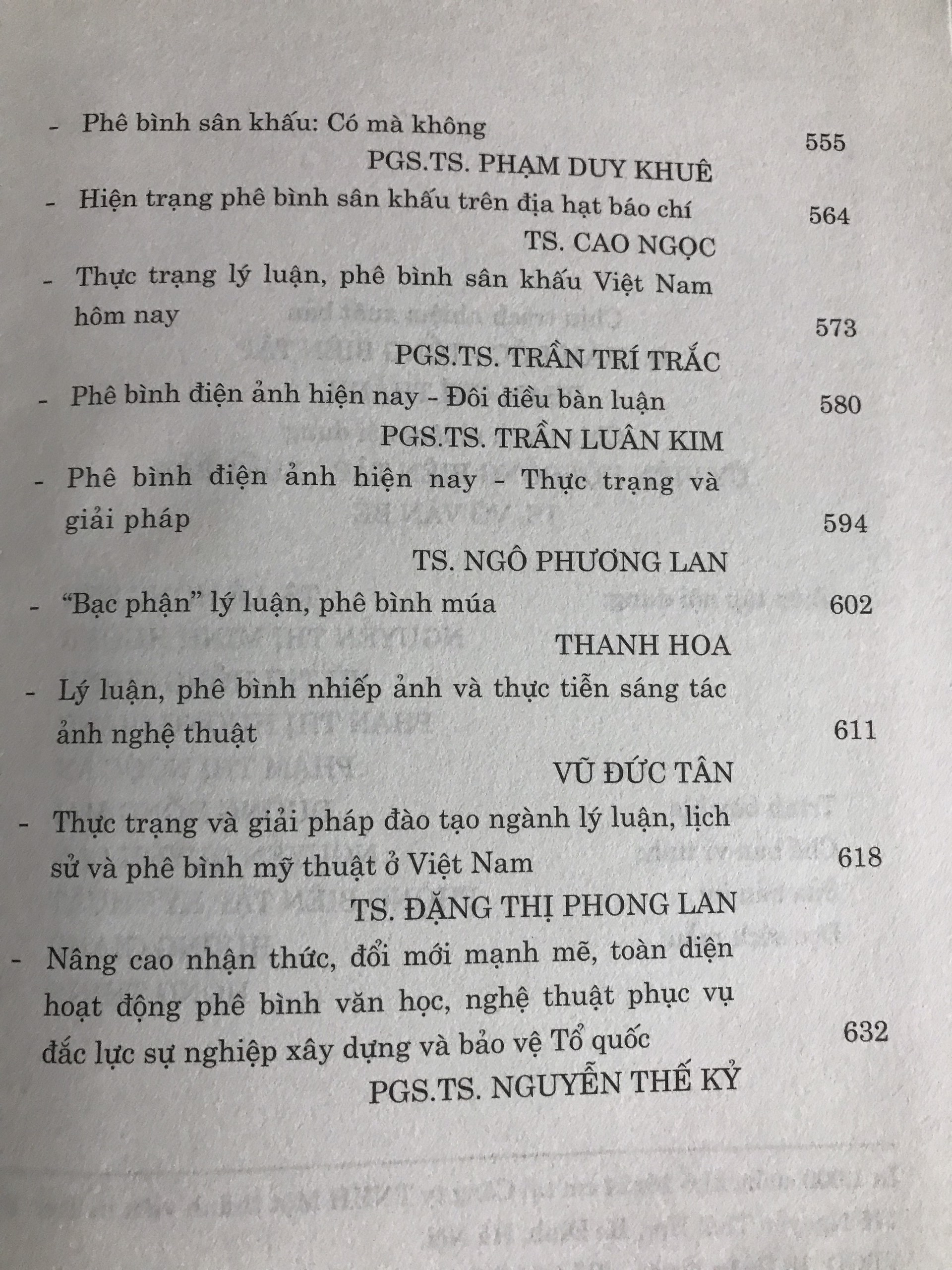 Phê bình Văn Học Nghệ Thuật ở Việt Nam hiện nay - Thực trạng và định hướng phát triển (hợp tuyển các bài lý luận phê bình nhiều tác giả) (tái bản)