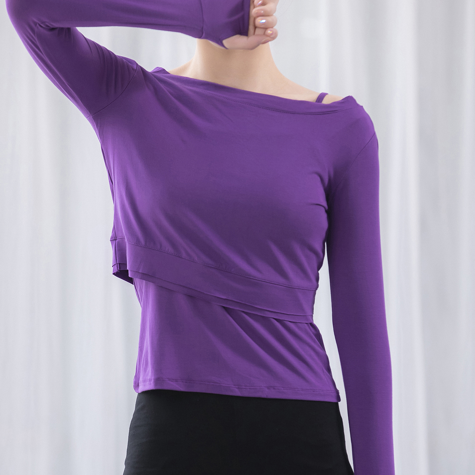 Áo thể thao tay dài xỏ ngón cho người tập yoga