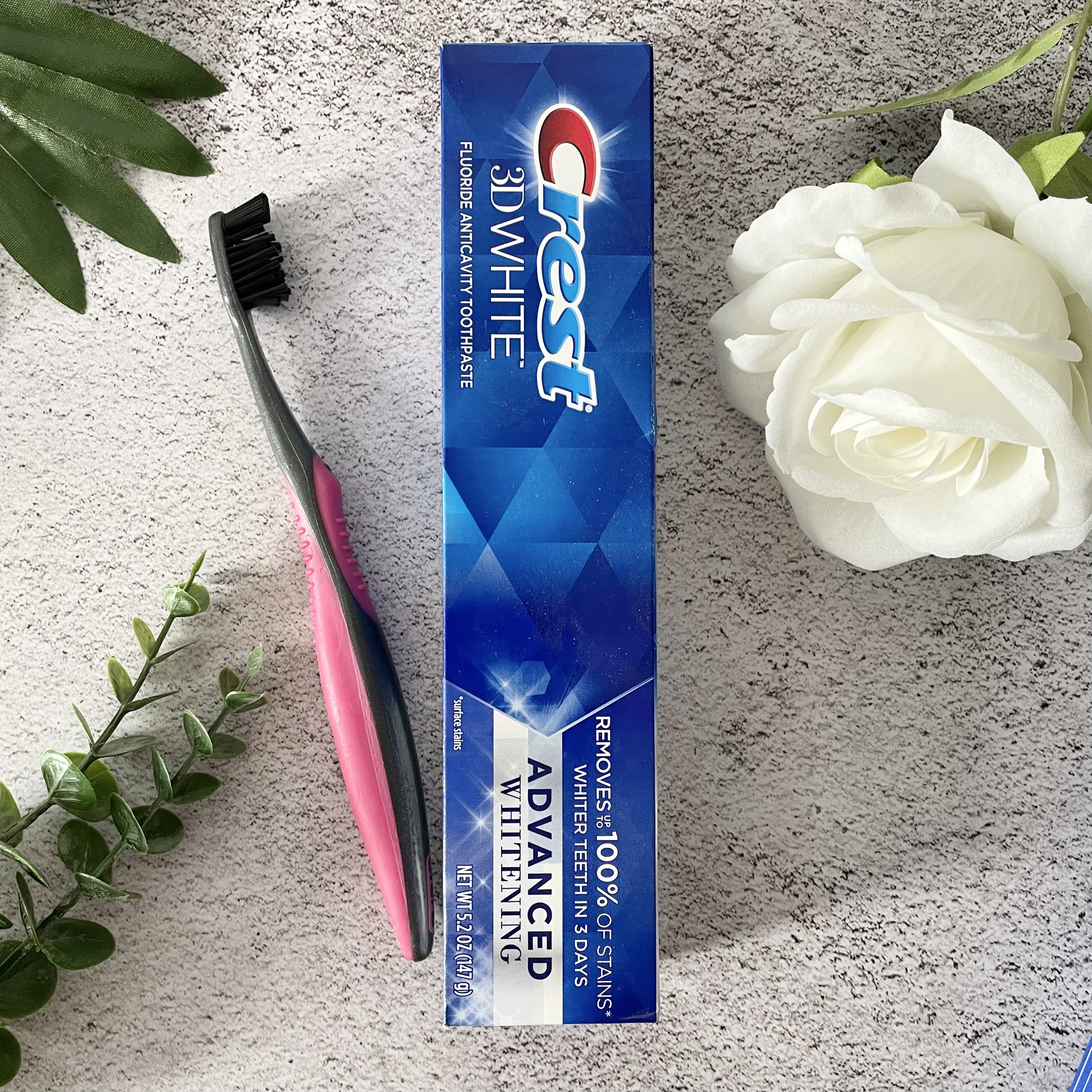 Combo tuýp kem đánh răng Crest 3d White Advanced Triple Whitening + bàn chải Orbal
