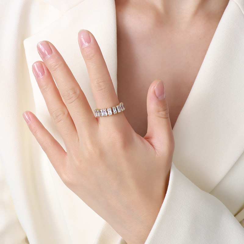 Nhẫn Nữ Đính Đá Zircon Sang Trọng Titan Ko Đen TT 4200