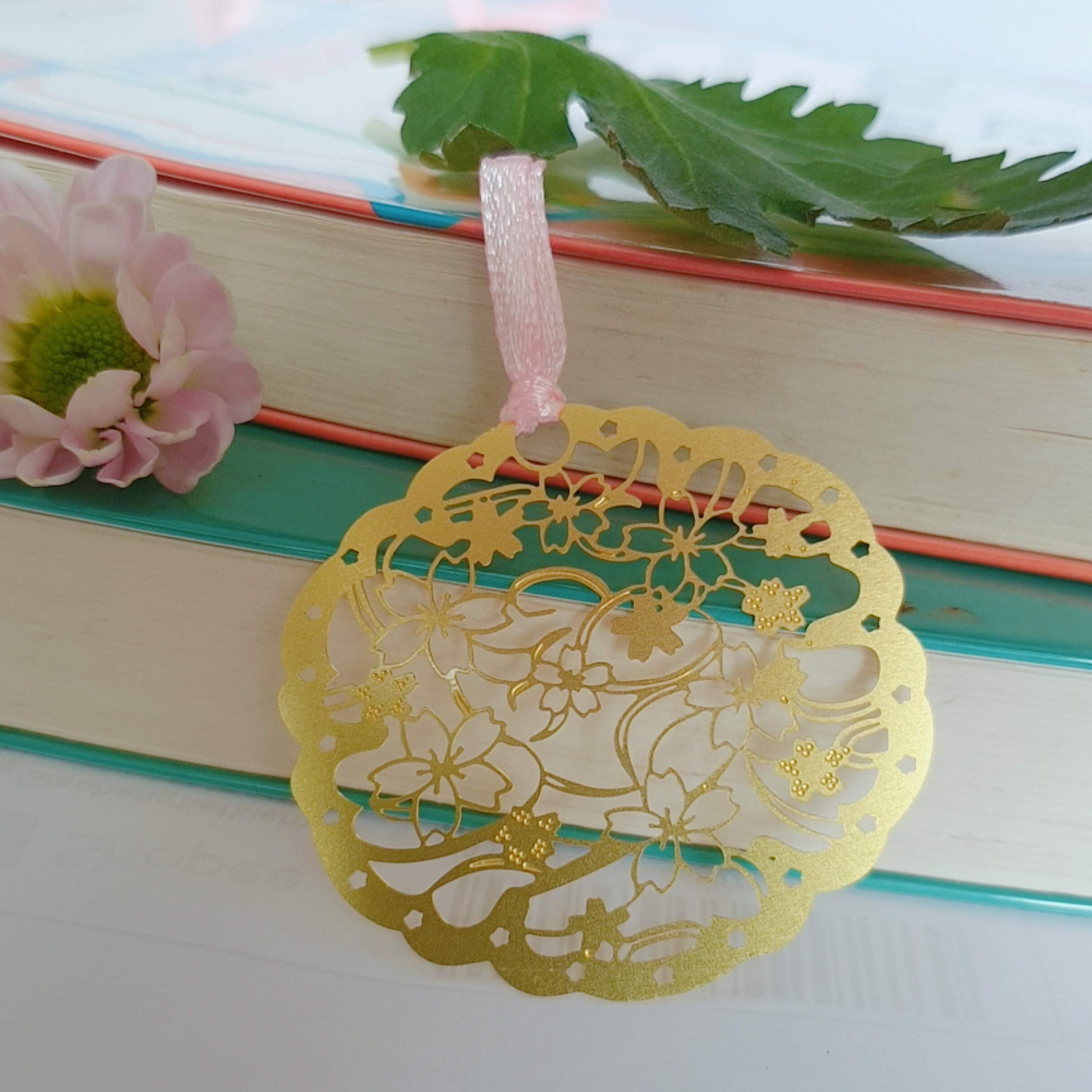 Bookmark kim loại họa tiết sakura hình đám mây hoa