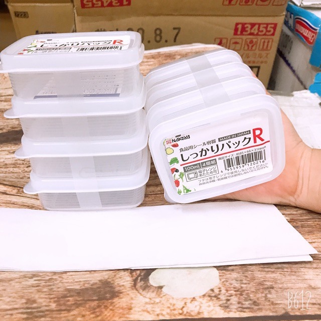 Combo Dụng Cụ Chứa Thực Phẩm: Rổ Nhựa Màu Trắng + Set 4 Hộp Nhựa 100ml - Nội Địa Nhật Bản