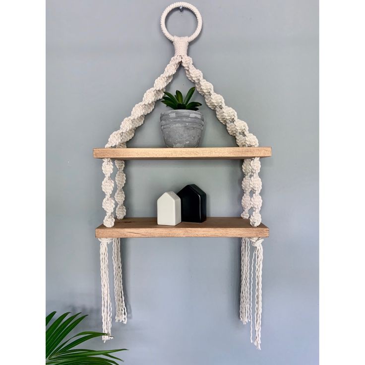 Kệ gỗ 2 tầng trang trí treo tường dây treo tết macrame