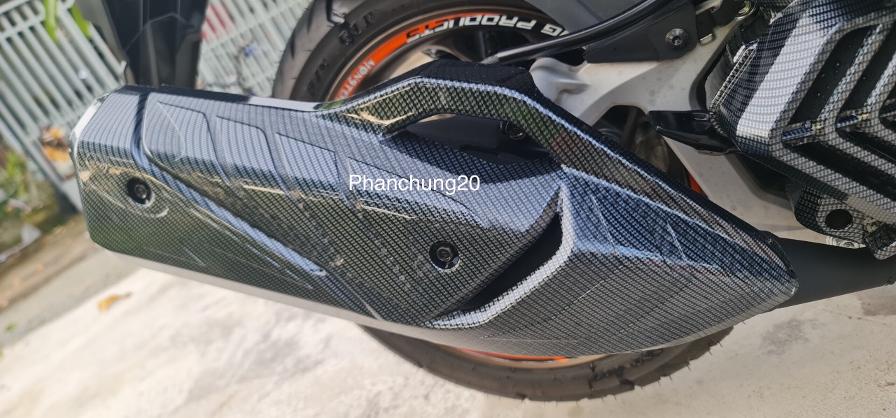 ỐP CHE PÔ DÙNG CHO XE VARIO 160 - VARIO 2022 2023 CACBON